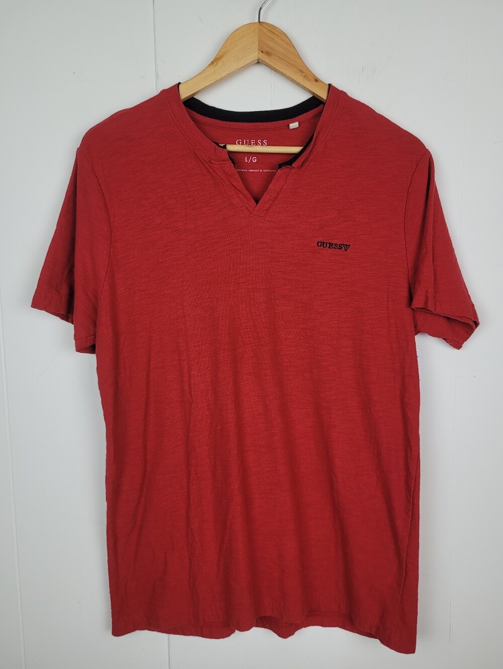GUESS Large Men's Red Split Neck Short Sleeve T-Shirt